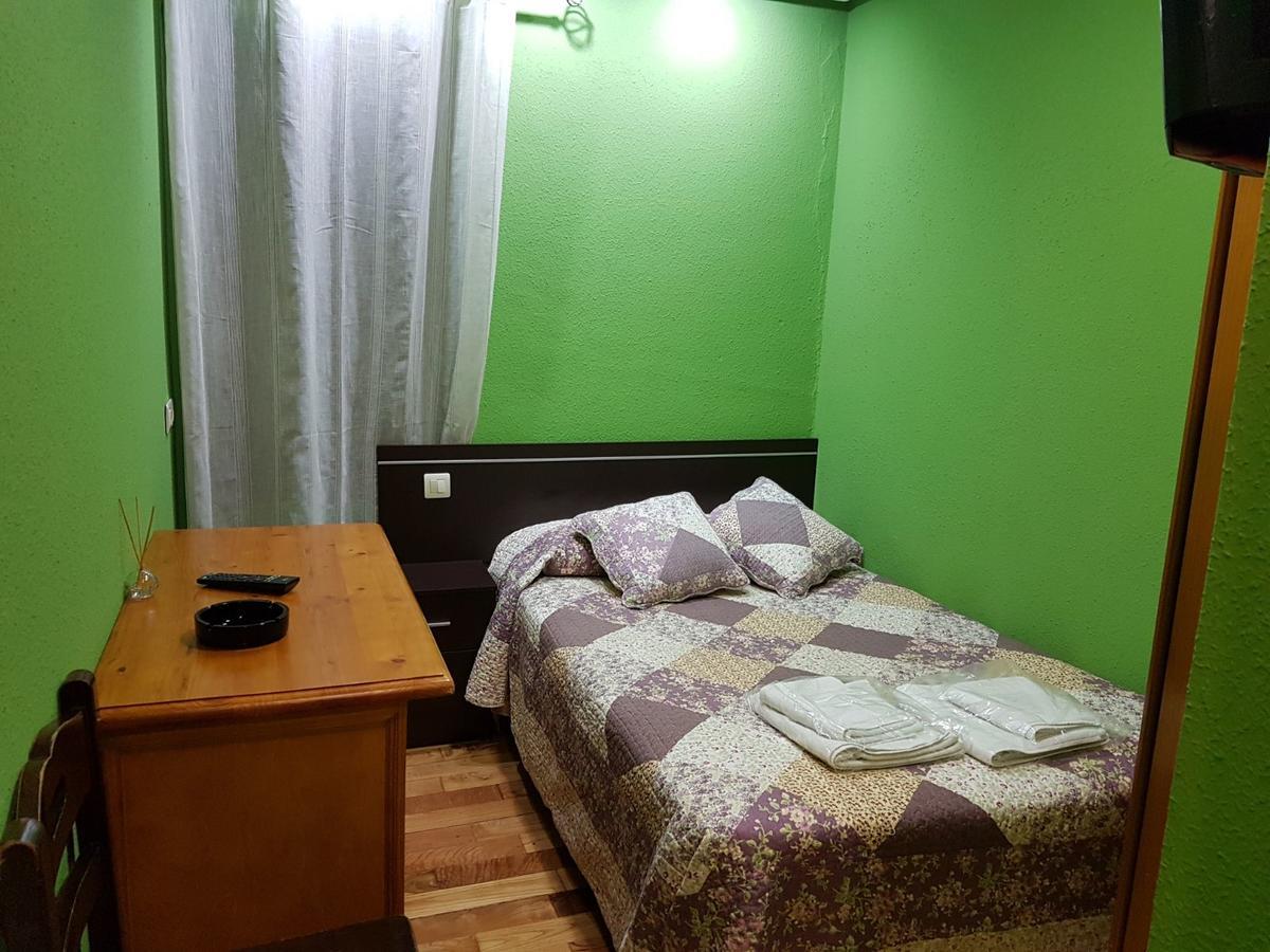 Hostal Los Nogales Cangas De Narcea Eksteriør bilde