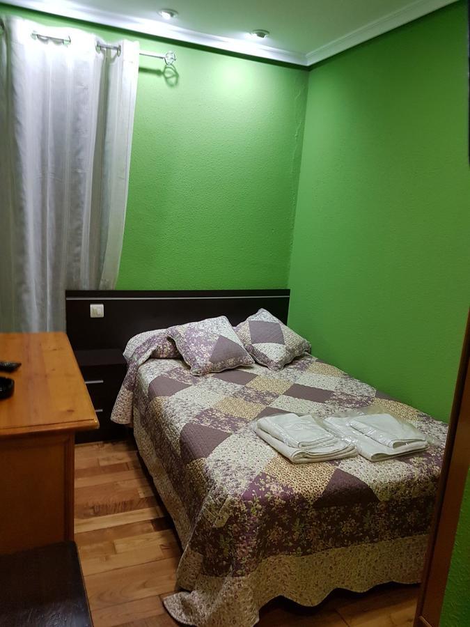 Hostal Los Nogales Cangas De Narcea Eksteriør bilde