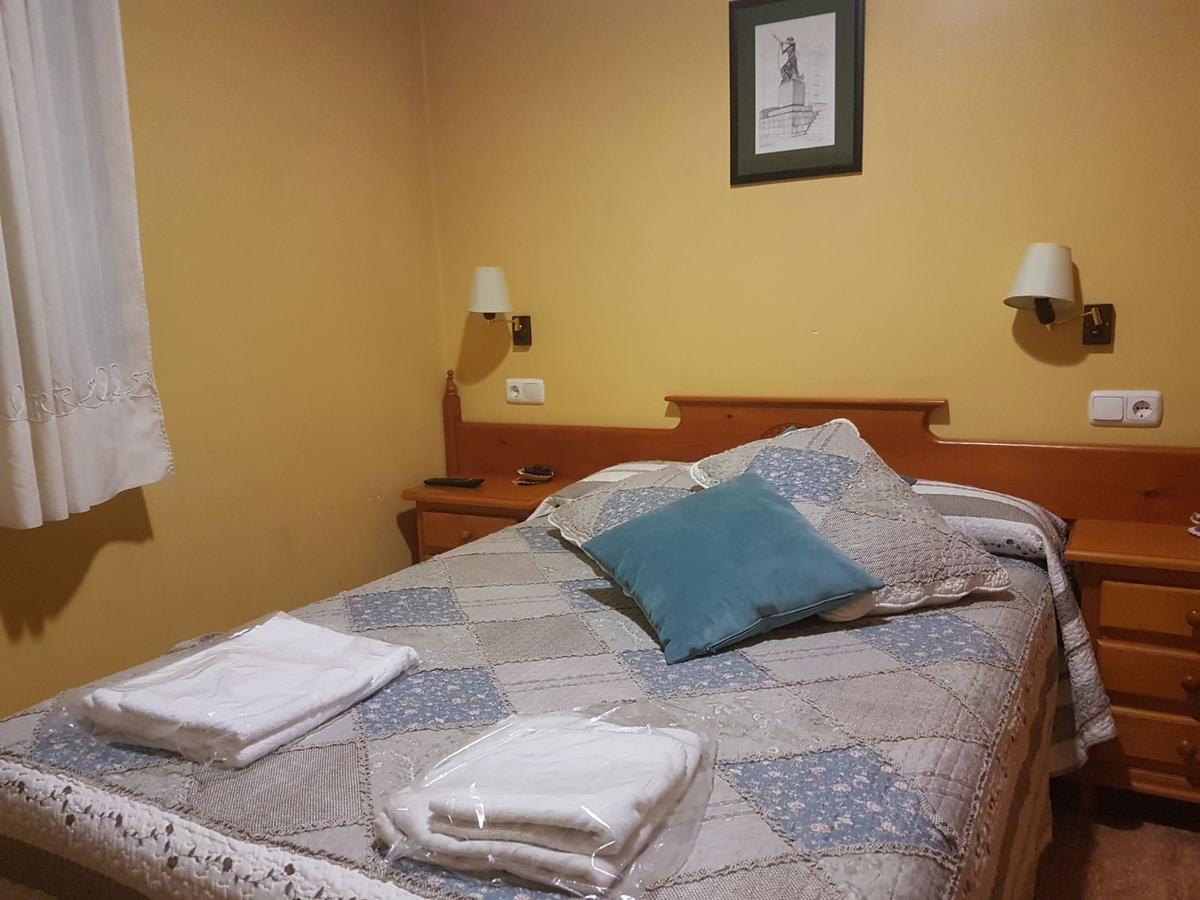 Hostal Los Nogales Cangas De Narcea Eksteriør bilde