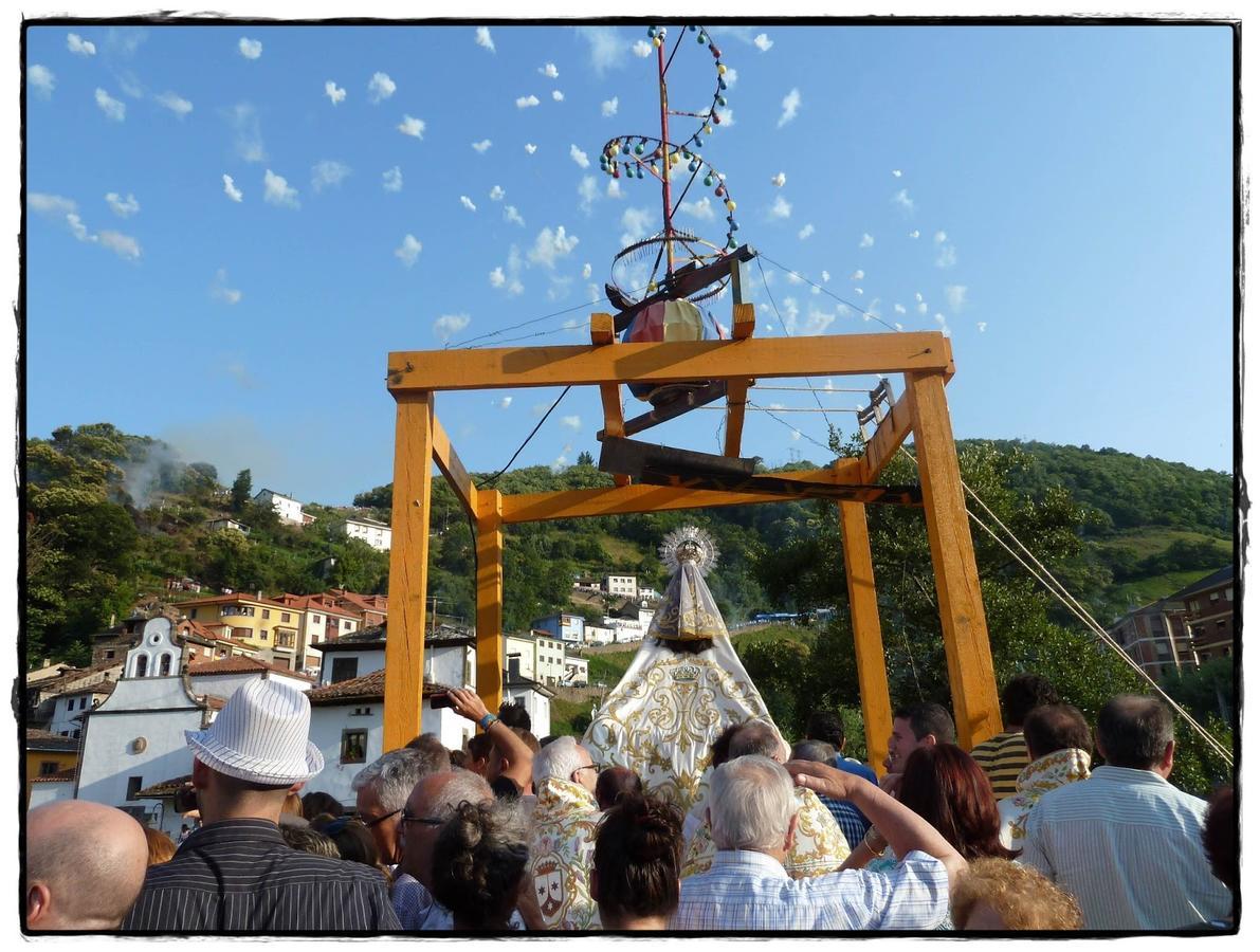 Hostal Los Nogales Cangas De Narcea Eksteriør bilde