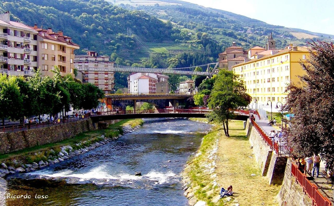 Hostal Los Nogales Cangas De Narcea Eksteriør bilde
