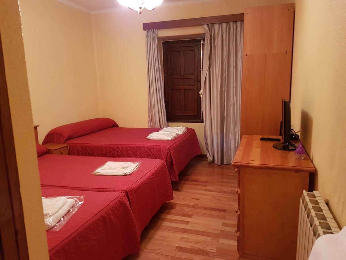 Hostal Los Nogales Cangas De Narcea Eksteriør bilde