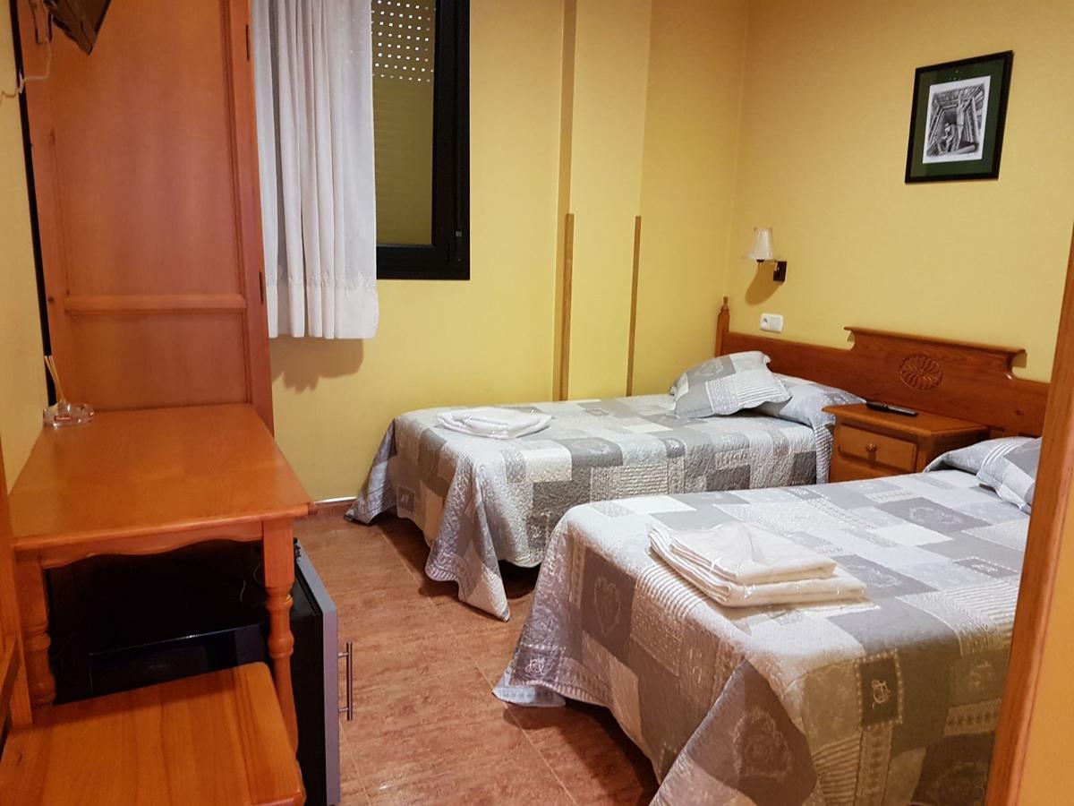 Hostal Los Nogales Cangas De Narcea Eksteriør bilde